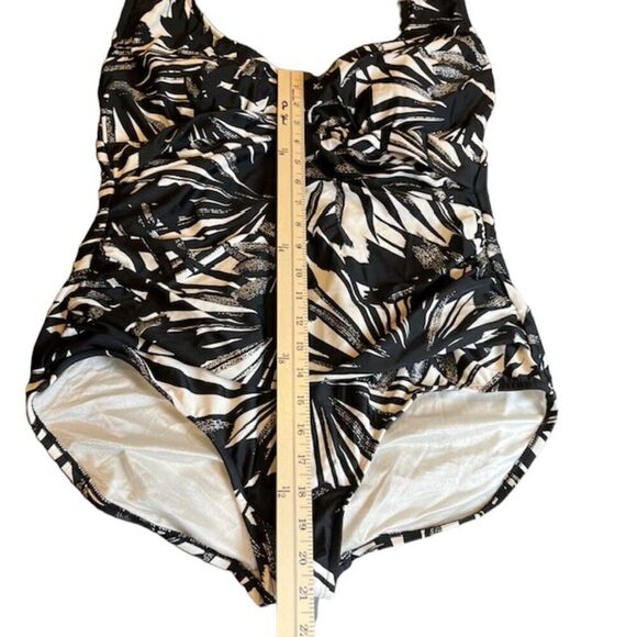 Maxine of Hollywood Women's Black and White Print One Piece Swimsuit size 16W - Picture 1 of 10